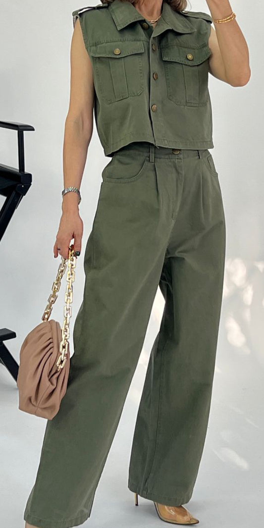 Set chaleco corto y pantalón