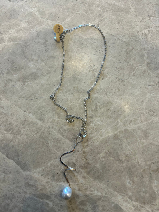 AM Collar Espiral Perla Gris