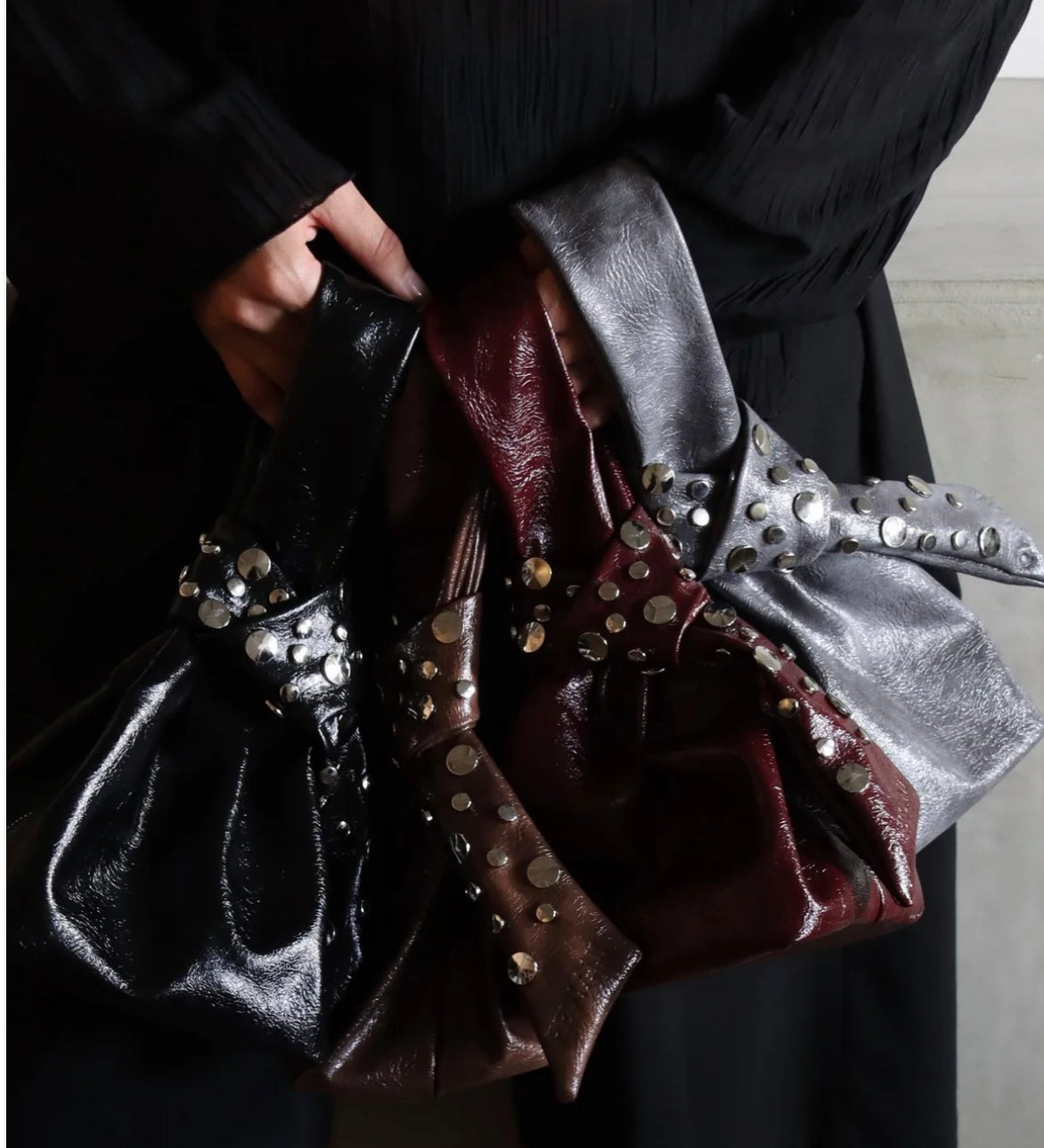 PV Bolso Remaches Muñequera